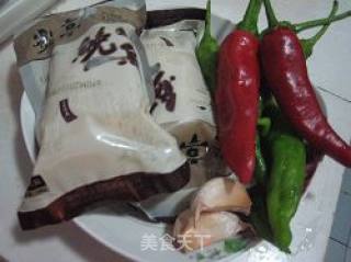 炒鱼饼的做法步骤：1
