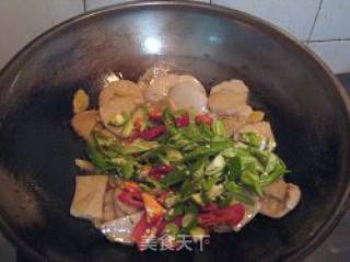 炒鱼饼的做法步骤：6