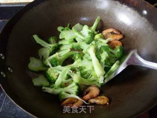 简单快手菜----------西兰花炒虾的做法步骤：8
