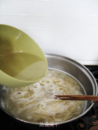连妈妈都说好吃的----豆腐鸡丁面的做法步骤：18