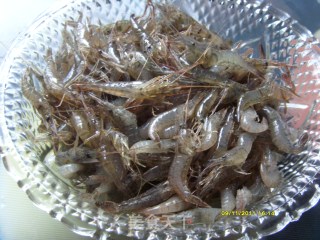 酱油虾的做法步骤：1
