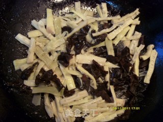 扁尖肉丝的做法步骤：3