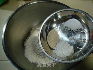 家庭版“饼铛烤肉匹萨”的做法步骤：1