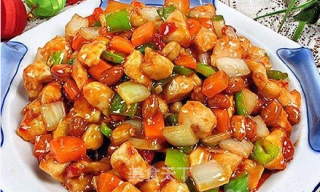 美味的宫爆鸡丁就在眼前，不会做？那你只有舔屏的份的做法