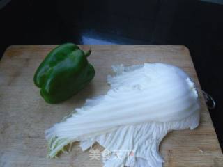 家常小炒---【胡萝卜青椒白菜片】的做法步骤：1