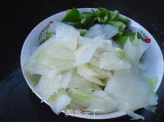 家常小炒---【胡萝卜青椒白菜片】的做法步骤：5