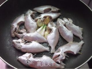 面筋焖剥皮牛的做法步骤：3
