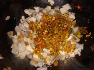 酸腌菜炒藕的做法步骤：5
