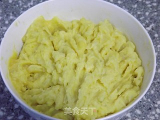焦熘土豆丸子的做法步骤：3