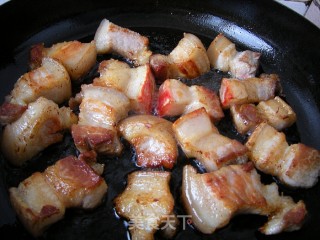 外焦里嫩-不油腻的——红烧肉的做法步骤：4