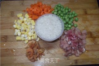 五彩饭的做法步骤：1