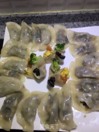 荠菜五彩饺子的做法