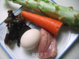五彩莴笋丝的做法步骤：1