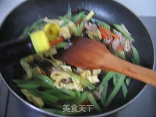 五彩莴笋丝的做法步骤：10