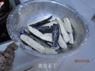 鱼香茄子的做法步骤：1