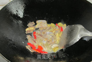泡椒炒龙舌鱼的做法步骤：3