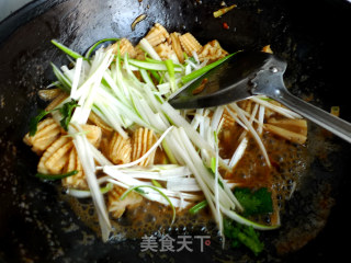 葱爆鱿鱼的做法步骤：6