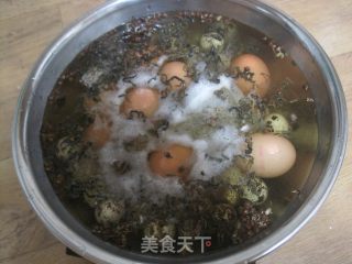茶叶蛋 五香鹌鹑蛋的做法步骤：4