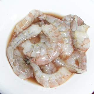 “ 蘑”力“食”足—鲜菌扣虾仁的做法步骤：2