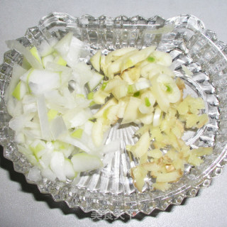 “ 蘑”力“食”足—鲜菌扣虾仁的做法步骤：4