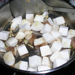 “ 蘑”力“食”足—鲜菌扣虾仁的做法步骤：8