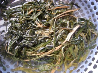 山间野味——肉片柳蒿芽的做法步骤：1
