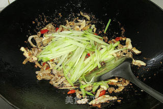 佛手瓜炒肉丝的做法步骤：5