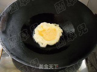 金针菇炒鸡蛋的做法步骤：4