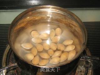 白果青红椒炒对虾的做法步骤：2