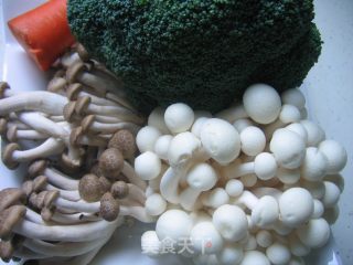 鲍汁烩双菇的做法步骤：1