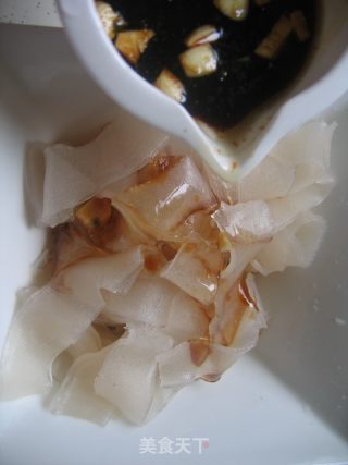 凉拌鸡丝拉皮的做法步骤：5