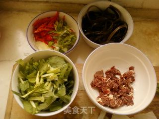 酸辣牛肉粉汤的做法步骤：1