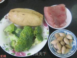 藕片西兰花炒里脊肉的做法步骤：1