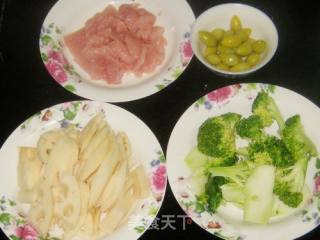 藕片西兰花炒里脊肉的做法步骤：4