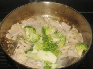 藕片西兰花炒里脊肉的做法步骤：7