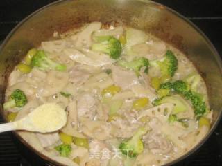 藕片西兰花炒里脊肉的做法步骤：9