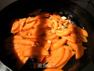 家常快手菜——胡萝卜炒洋葱的做法步骤：4