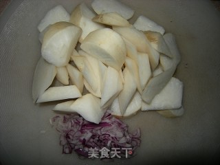 炸肉皮炖萝卜的做法步骤：2