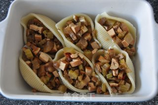 忙里偷闲做午餐 – 满载芹菜香干的小船面（Conchiglie）的做法步骤：7