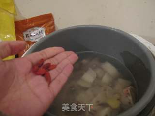 莲藕排骨汤的做法步骤：7