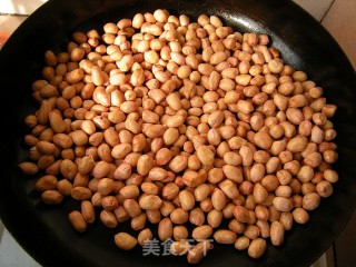 童年美食——挂霜花生的做法步骤：1