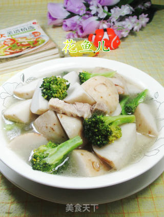西兰花五花肉煮香芋的做法