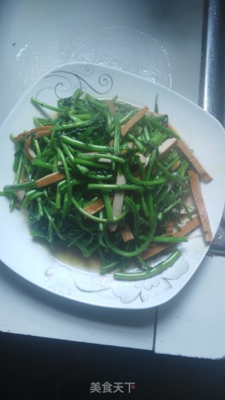 芦蒿炒香干的做法