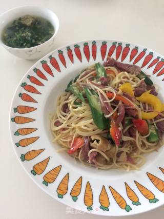 鹅肉秋葵拌通心粉的做法