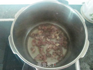 牛腩电锅饭的做法步骤：2