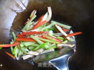 脱光族的光棍节——香干鸡蛋炒细面的做法步骤：5