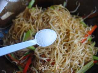 脱光族的光棍节——香干鸡蛋炒细面的做法步骤：9