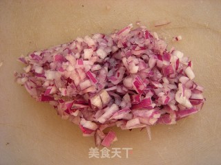 剩米饭之再利用——洋葱蛋炒饭的做法步骤：2