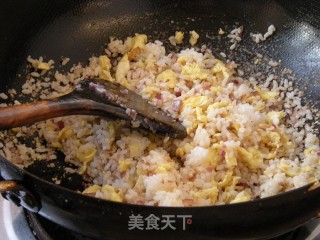 剩米饭之再利用——洋葱蛋炒饭的做法步骤：8