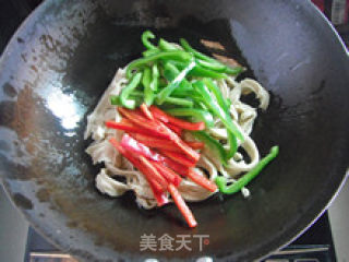 家常小炒—孜然面筋的做法步骤：7